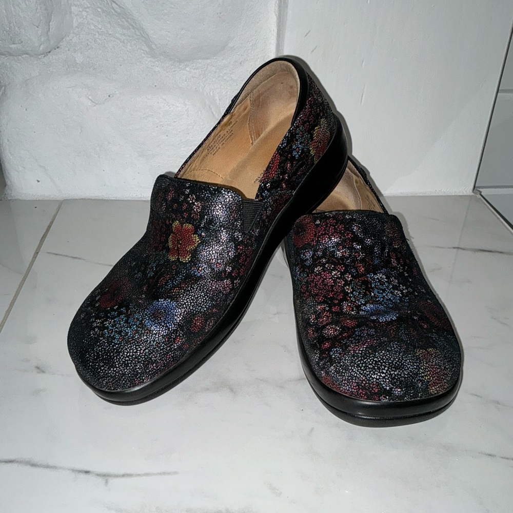 Alegria Keli Slip On Nursing Comfort Shoes Black Floral Leather Women’s Size 40